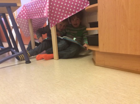 Lukeminen on kivaa, kun saa lukea itseään kiinnostavia juttuja.