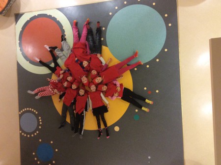 Joulun aikaan tehtiin yhdessä eskareiden kanssa joulukalenteri koko koululle.