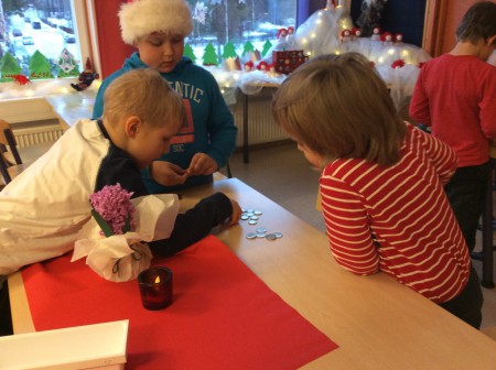 Tuottoakin tuli, ja taas harjoiteltiin yhteenlaskuja.