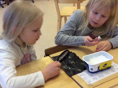 Mitä kiteelle tapahtuu kun se tuodaan lämpöön?